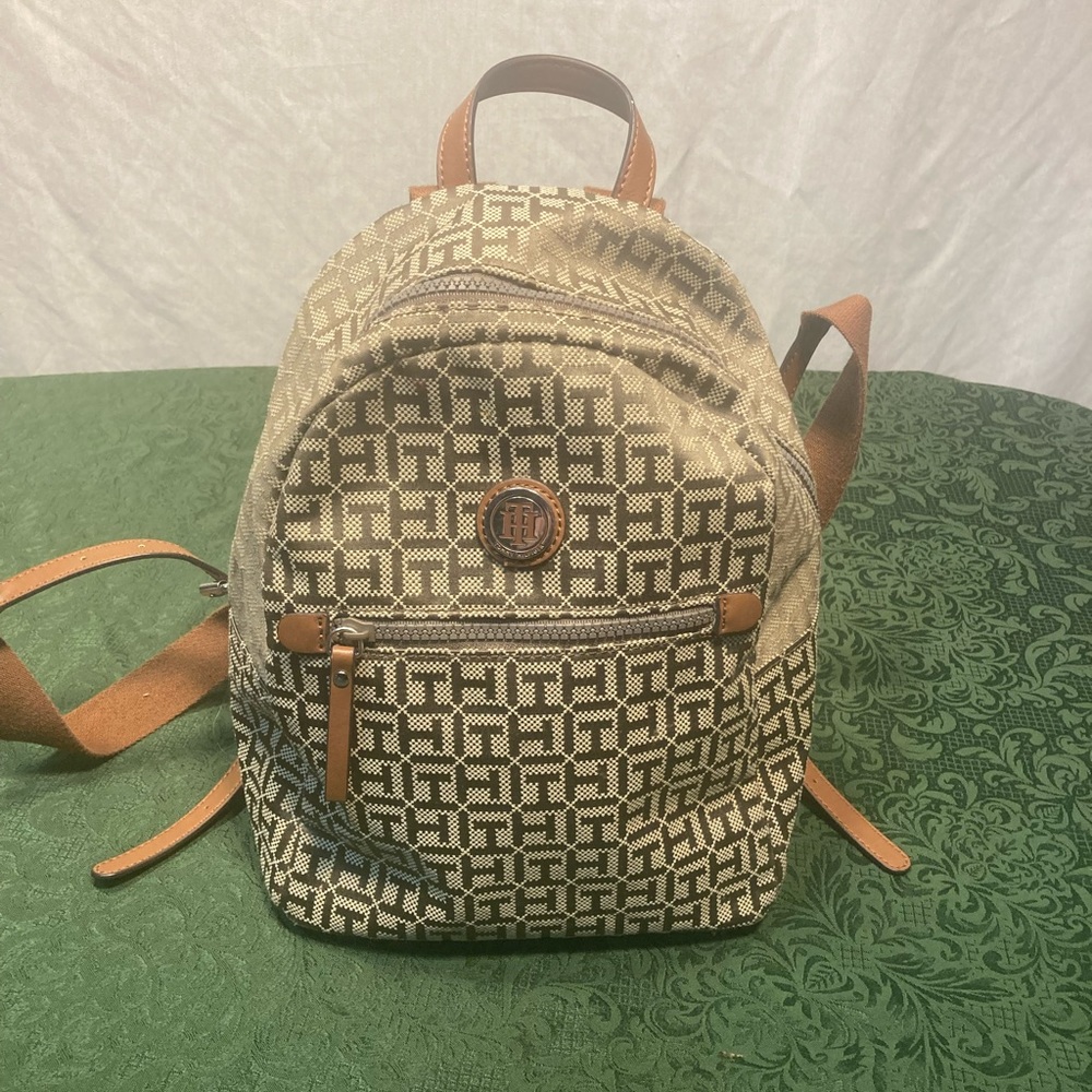 TOMMY HILFIGER  BACK PACK ADJUSTABLE STRAPS